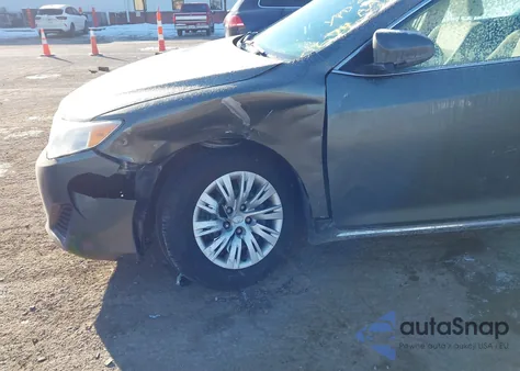 2014 Toyota Camry Le z USA, uszkodzony, nr VIN 4T1BF1FK3EU850674